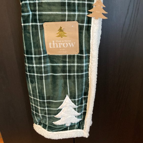 Plush to Sherpa Throw 50x60" - Picture 2 of 6